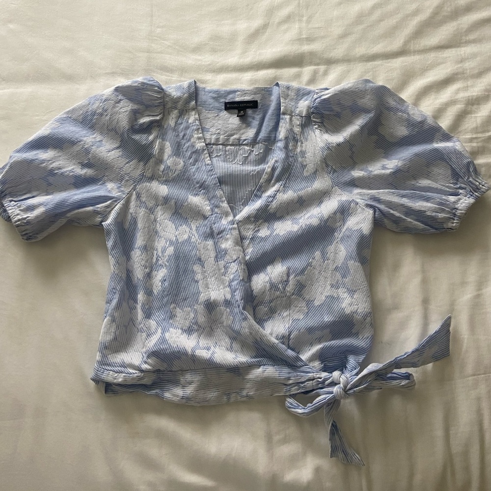 Banana republic blue and white top. Ties at the bottom.